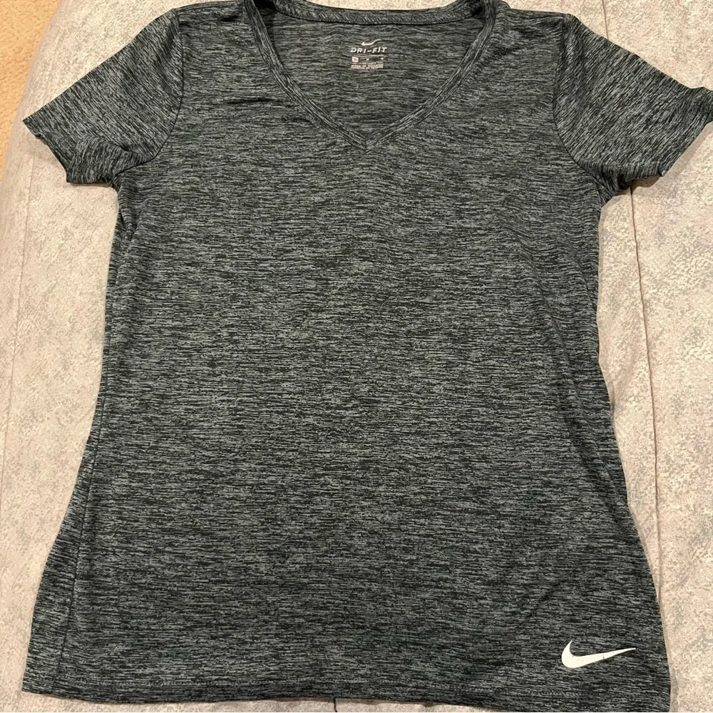 Nike Dri-Fit Women's Charcoal Heather Short Sleeve Tee - Picture 1 of 6